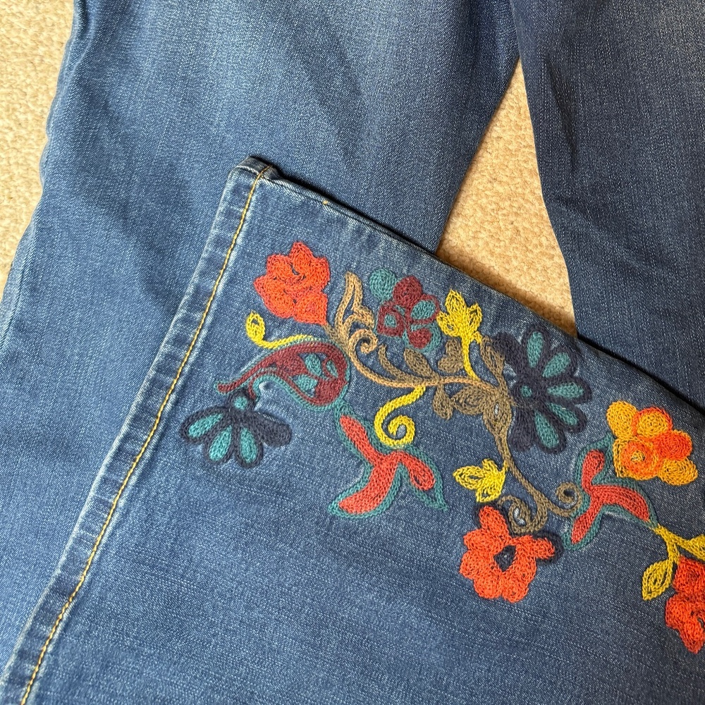 Fabulous Flared Embroidered Jeans - Picture 6 of 7